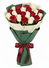 Букет Микс из красных и белых роз в Луначарском