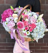 Композиция солнечный день в Луначарском Цветочная композиция из Розы, Хризантемы, Пионы и Лизиантусы в корзине в Луначарском