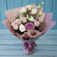 Букет цветов из:  Розы и Лизиантусы в Луначарском