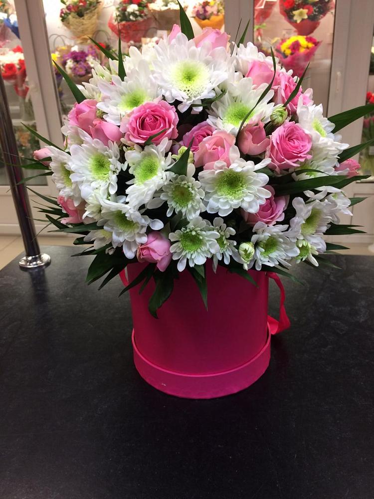 Цветочная композиция из Розы и Хризантемы в шляпной коробке в Луначарском