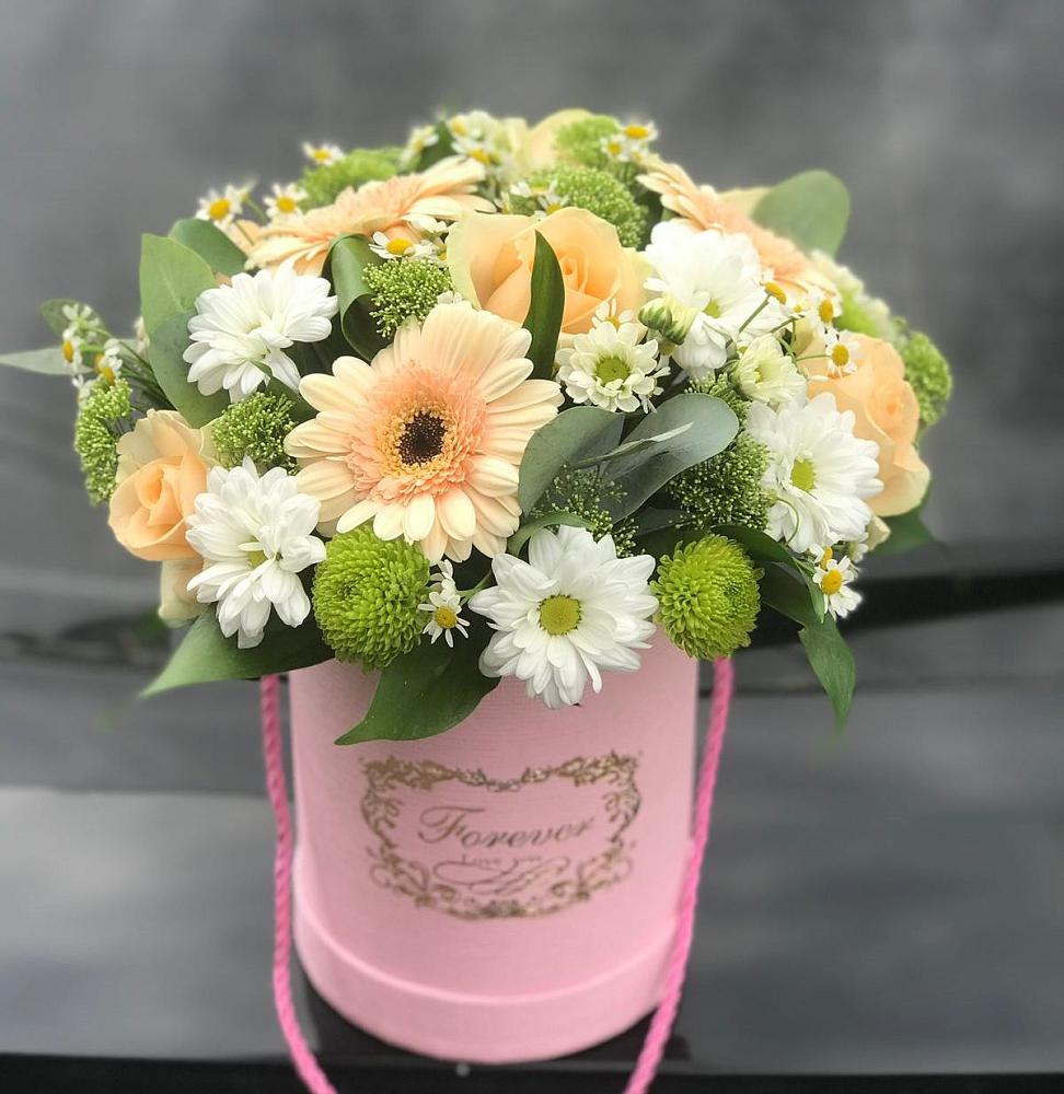 Цветочная композиция из Розы, Герберы и Хризантемы в шляпной коробке в Луначарском