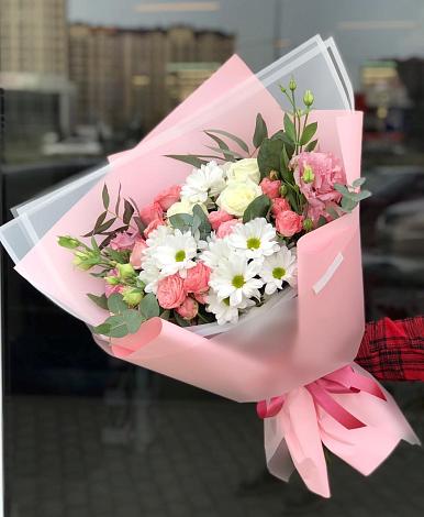 Букет цветов из: Розы, Лизиантусы и Хризантемы в Луначарском