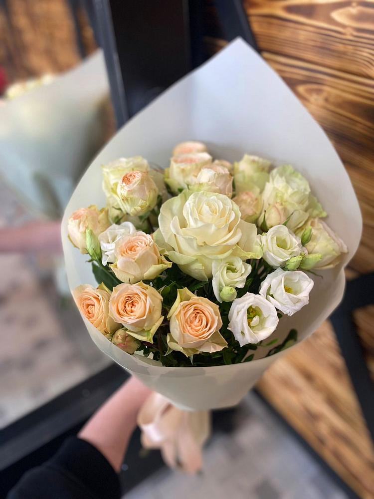 Букет цветов из: Розы и Лизиантусы в Луначарском